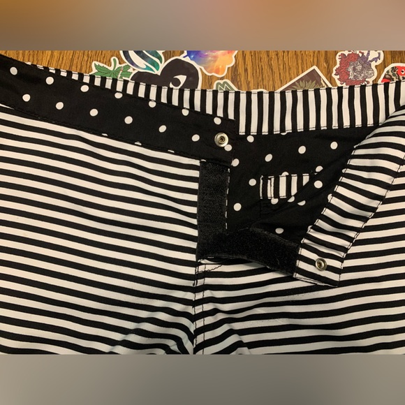 Roxy Boardshorts Size XL - Picture 9 of 15